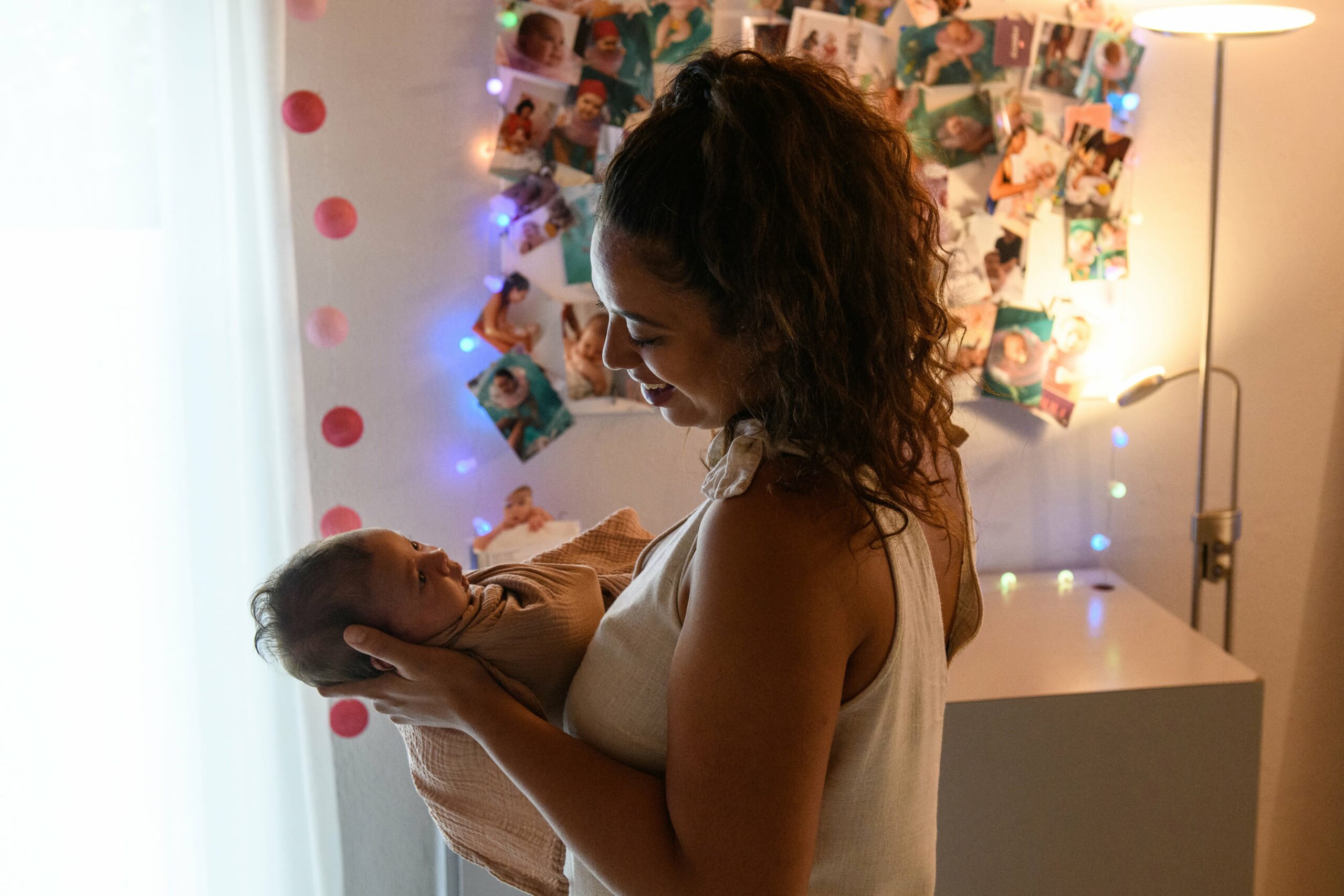 ospabebe-sourire-bebe-lange-bain-enveloppe Ô SPA Bébé - L'univers des bébés et des mamans apaisées.